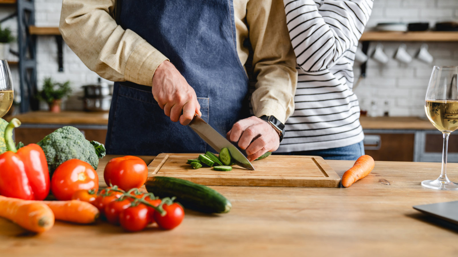 Cropped image of beautiful senior couple in apron cooking together at kitchen